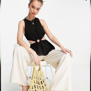✨50% OFF✨ NWT ASOS Design ring cut out top